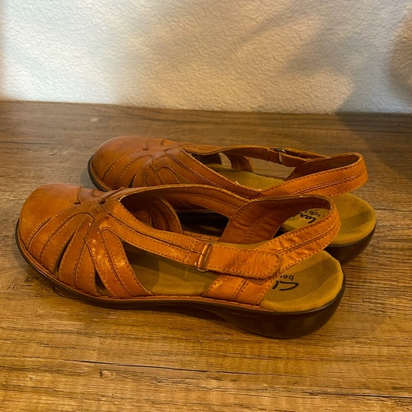 Clarks size 7.5 - Picture 3 of 5